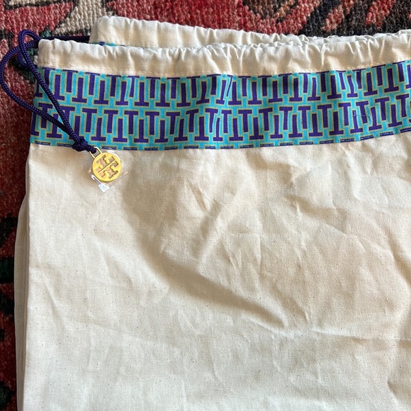 Tory Burch adjustable lambskin bucket tote - RARE - Picture 8 of 8